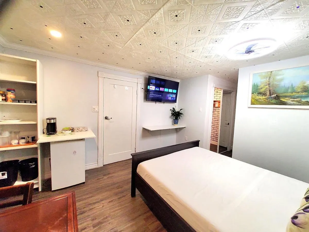Renovated Cozy Bedroom With Private Washroom Toronto 0*,