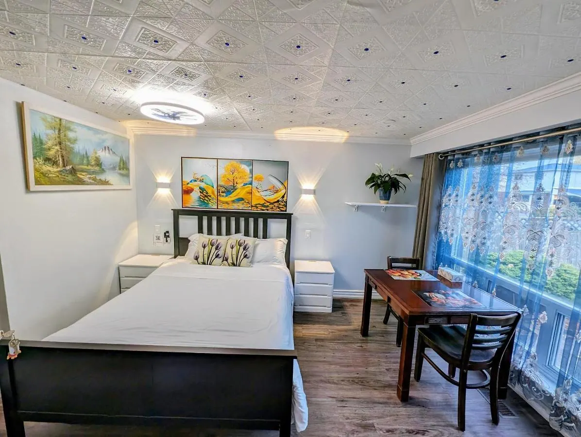 Renovated Cozy Bedroom With Private Washroom Toronto Homestay